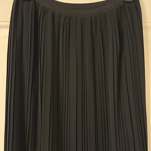 J. Jill pull on pleated skirt size small black - Picture 2 of 4